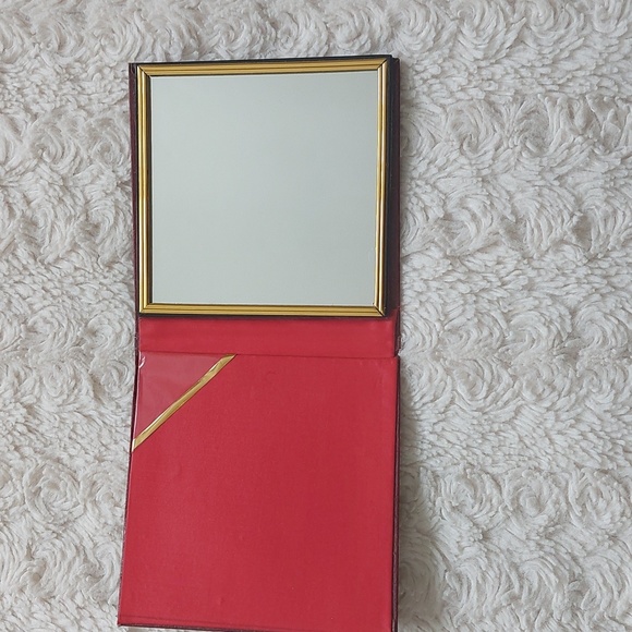 Compact Mirror - Picture 3 of 5